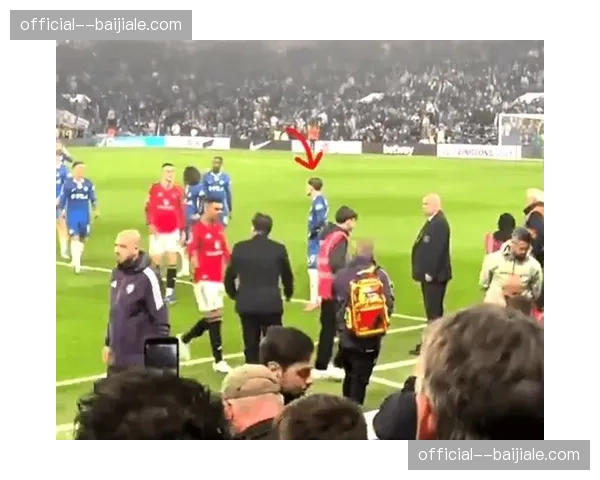 曼联菱形中场结构稳固防守 右路倒三角传中精准打击切尔西左肋